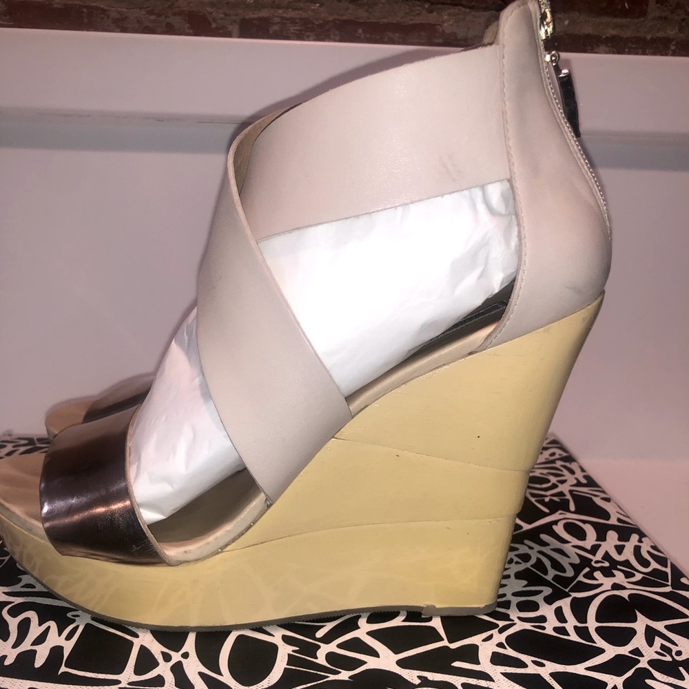 Diane Von Furstenberg rose gold wedges - Picture 3 of 7